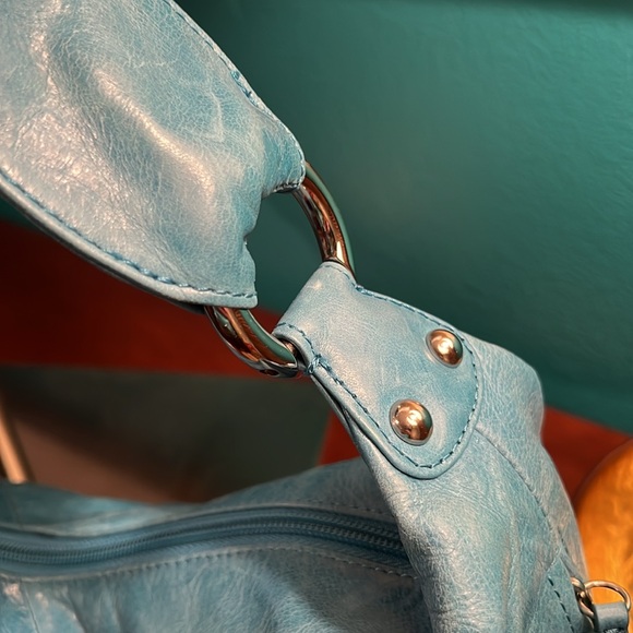 2025 FALL HANDBAG TREND ALERT!! Hobo brand Paulette hobo style shoulder bag - Picture 2 of 8